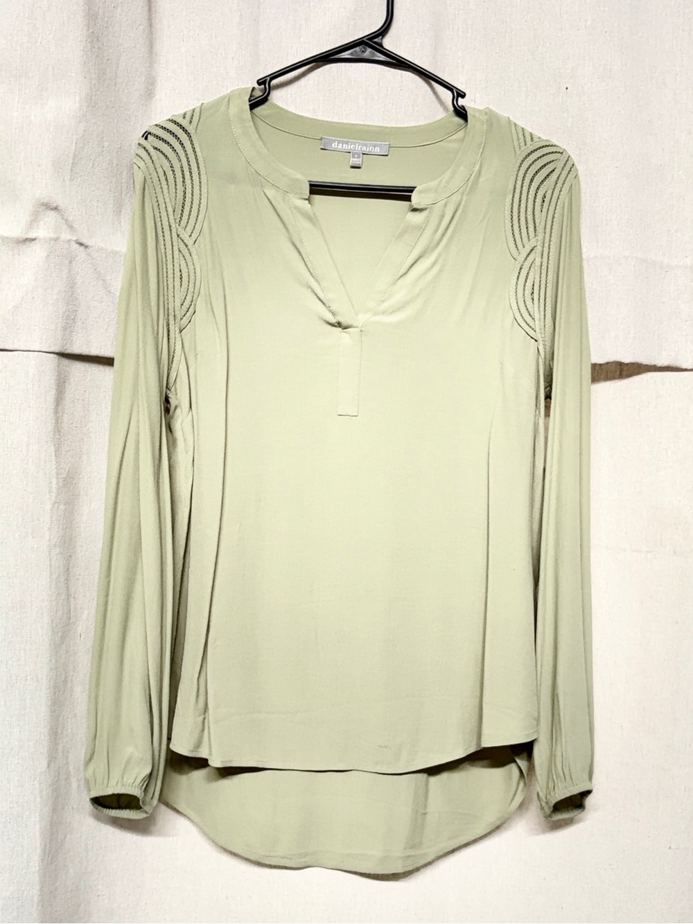 Daniel Rainn Light Sage Split-Neck Long Sleeve Tunic